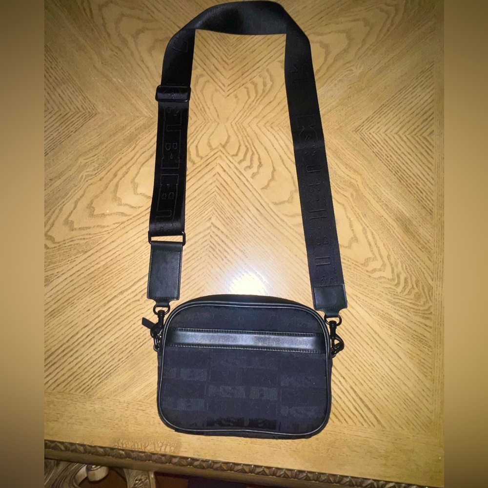 Fairly new wore once Ksubi crossbody bag which isn’t being sold anymore